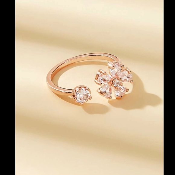 Flower Rhinestone Rose Gold Ring - Picture 3 of 4